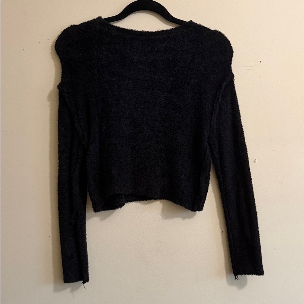 Pull&Bear Black Fuzzy Cropped Crewneck Sweater